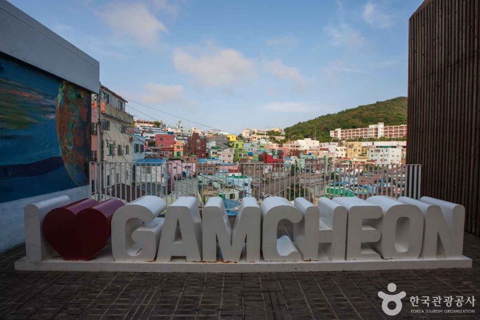 Busan — Gamcheon Culture Village & Haedong Yonggungsa Temple