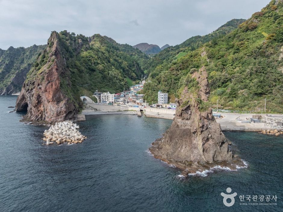 Ulleungdo — The coastal ring road, Nari Basin & the Dokdo boat
